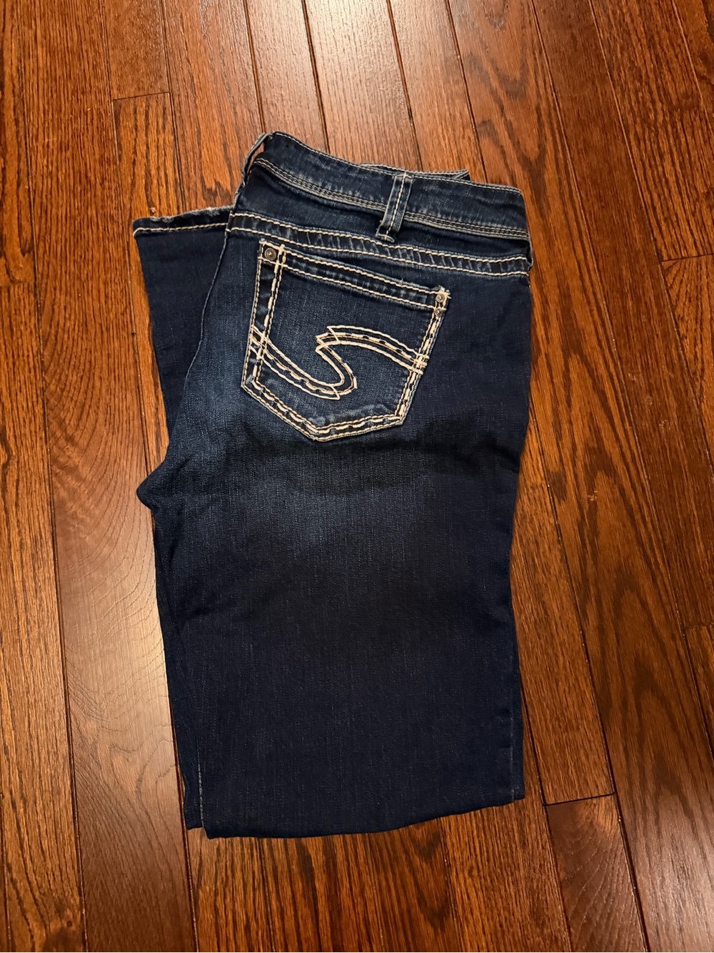 Silver Jeans Straight Leg Dark Indigo Jeans with Contrast Pocket Stitching